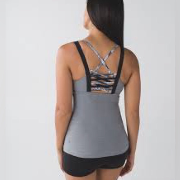 New With Tags! Lululemon Hot To Street Tank Size 8, but it fits smaller. - Picture 3 of 5